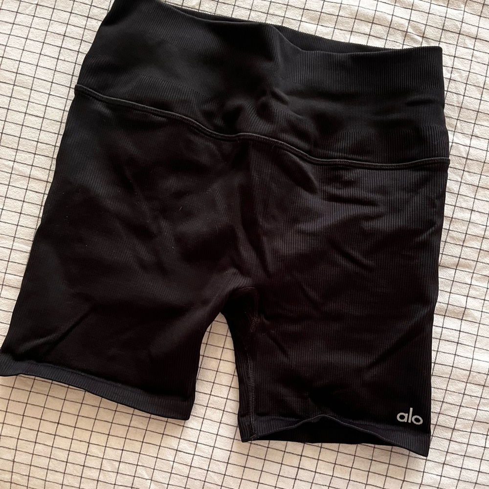 Alo ribbed shorts